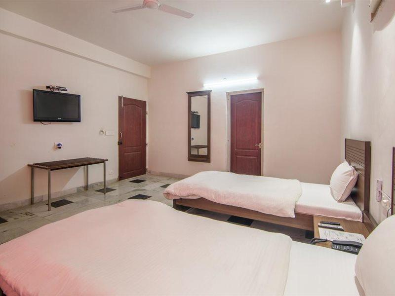 Hotel Bhakti Dhama Vrindāvan Dış mekan fotoğraf