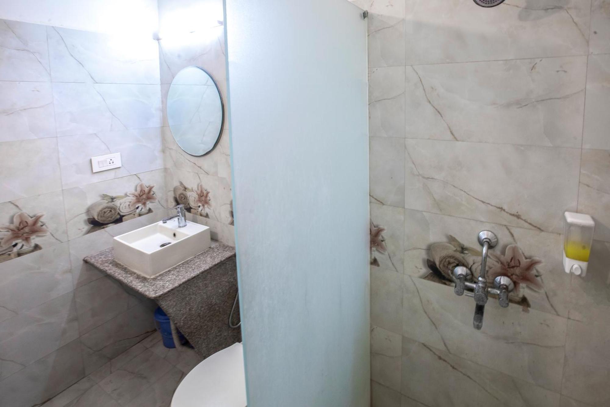 Hotel Bhakti Dhama Vrindāvan Dış mekan fotoğraf