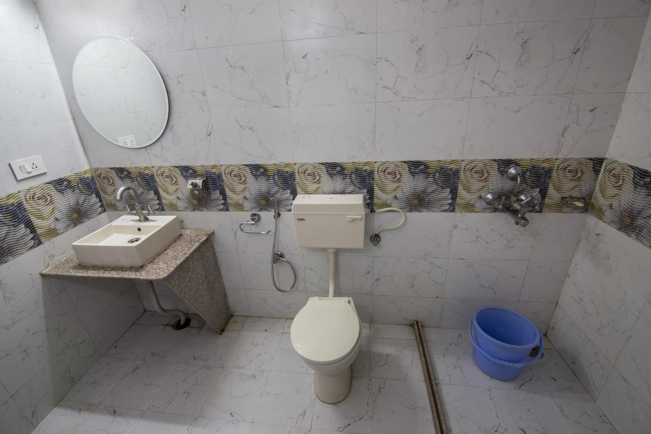 Hotel Bhakti Dhama Vrindāvan Oda fotoğraf