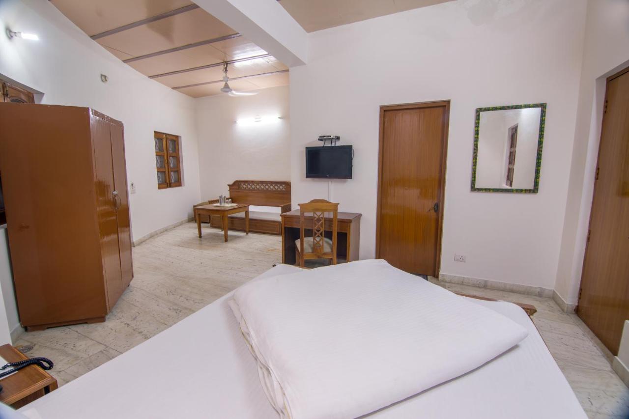 Hotel Bhakti Dhama Vrindāvan Dış mekan fotoğraf