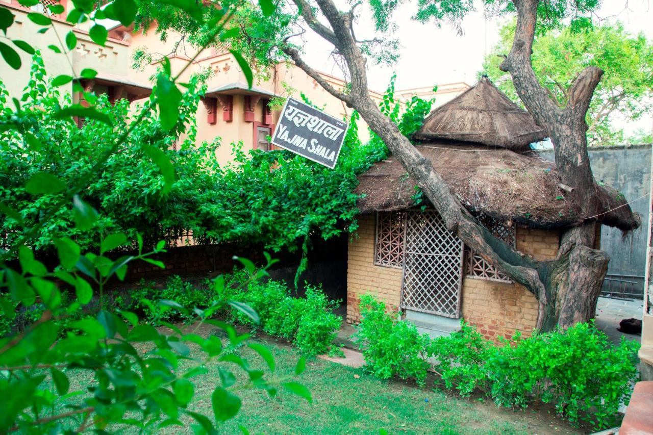 Hotel Bhakti Dhama Vrindāvan Dış mekan fotoğraf
